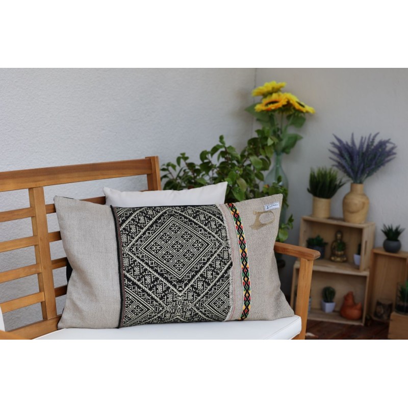 Coussin inspiré de l'art berbère Coussin inspiré de l'art berbère