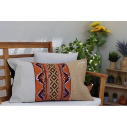 Coussin en tissu traditionnel berbère